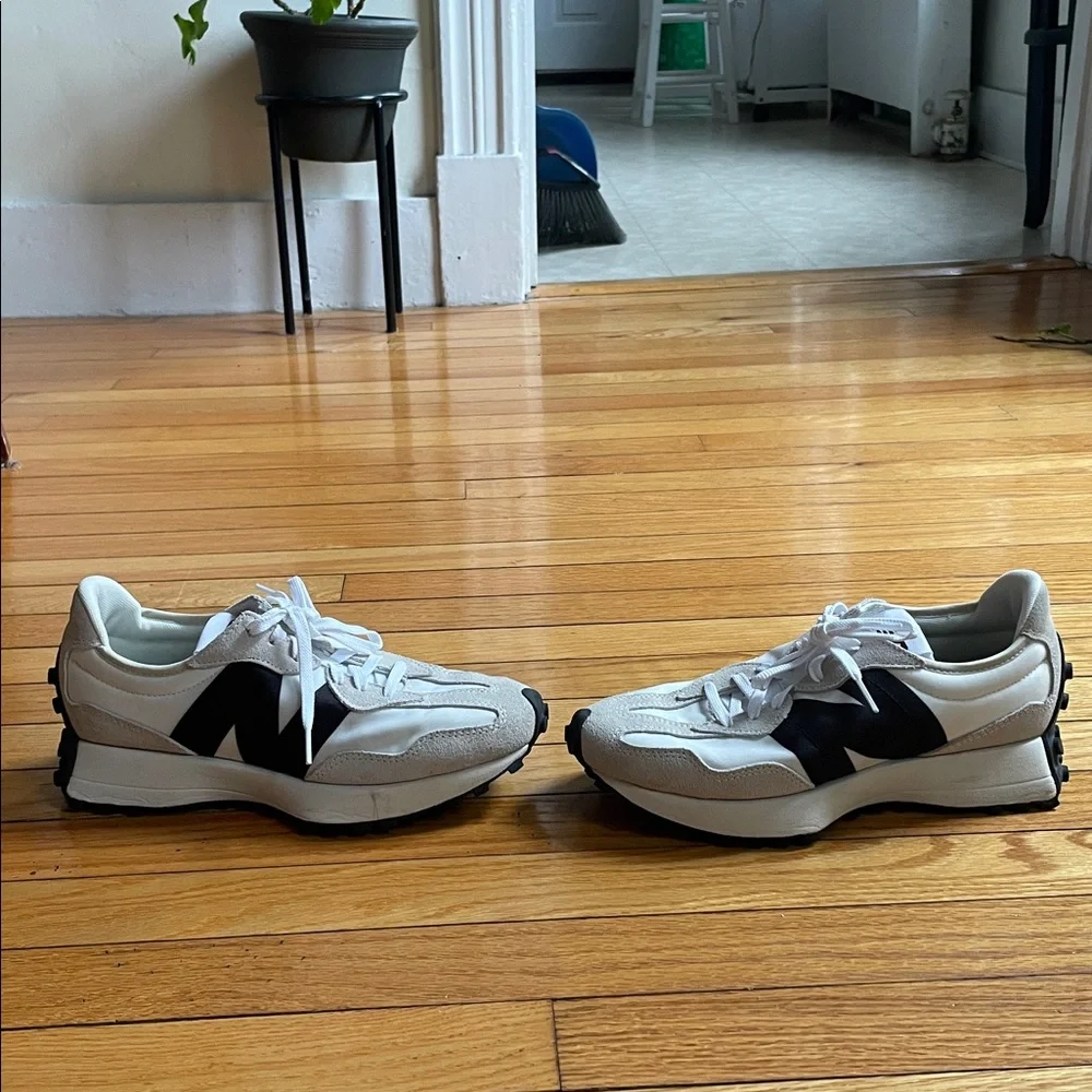 New Balance 327 White and Black Sneakers, women’s size 8.5 - Picture 2 of 6